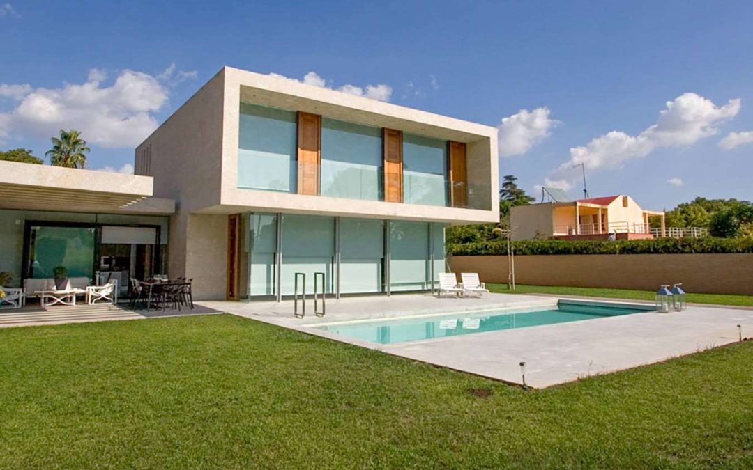 La inmobiliaria en Sitges La Clau Élite ofrece distintos servicios bajo un enfoque de luxury total
