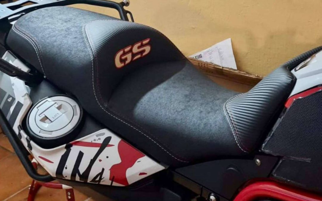 Asientos confortables para viajes de verano en moto