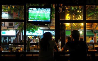 El Ayuntamiento de Majadahonda autoriza a los bares a sacar TV a la calle por la Eurocopa pero Legalitas advierte: «puede haber sanciones de 3.000 €»