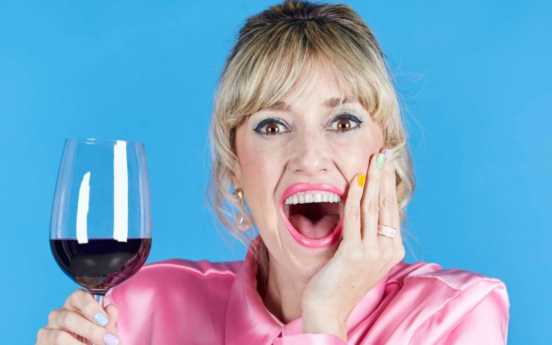 Risas y vinos; el plan ideal de Wine Up Comedy