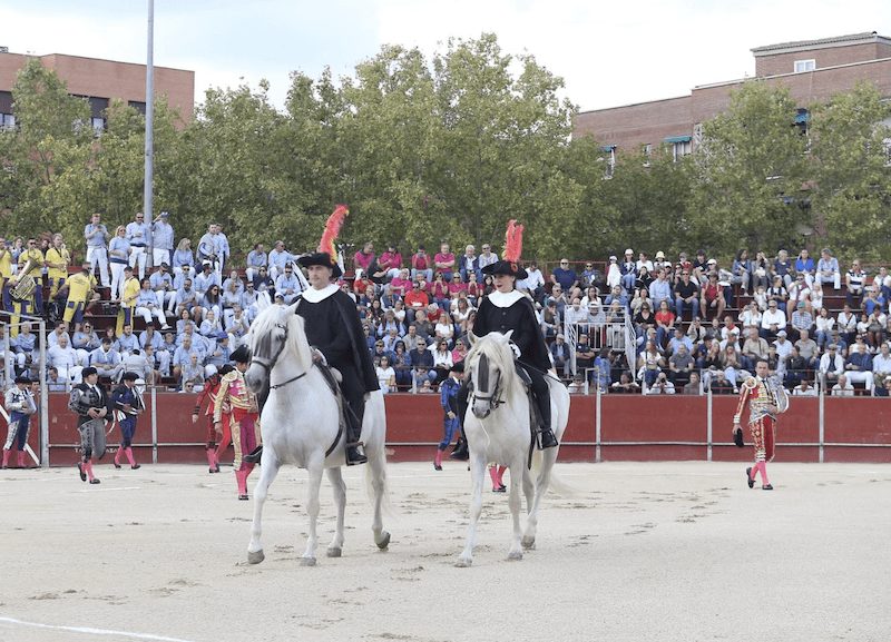 Lleno en la Plaza de Toros y encierros de Majadahonda con las mejores 25 fotos y 10 crónicas taurinas