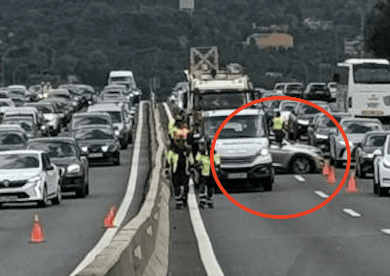 Una mujer grave y 7 heridos en un autobús tras el choque de un coche en el Bus VAO dirección Majadahonda y Las Rozas