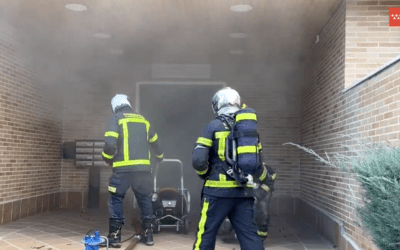 Una casa calcinada, 16 viviendas desalojadas y tres gatos muertos por un devastador incendio en Majadahonda