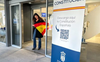 El Ayuntamiento de Majadahonda regala 1.000 banderas de España para celebrar el Día de la Constitución