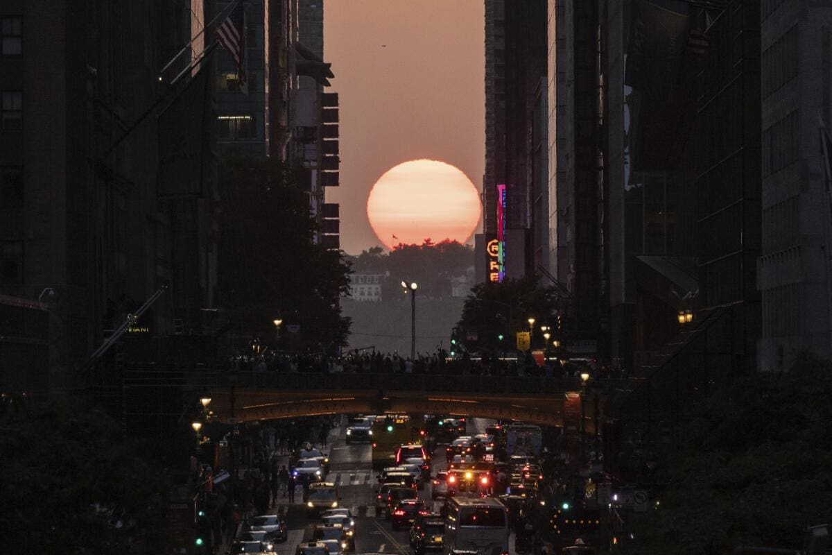 Desde Majadahonda 2025 con imaginación: «Manhattanhenge», un fenómeno solar en Nueva York dos veces al año