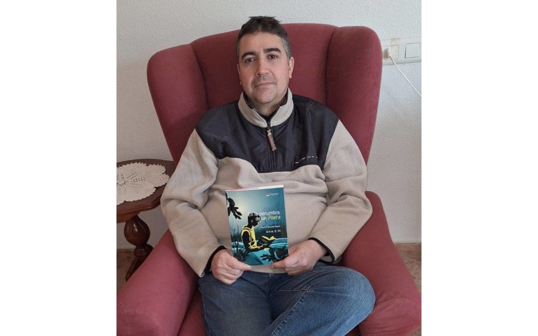 ‘En la penumbra de un poeta’, un cúmulo de sentimientos y pensamientos convertidos en poesía.