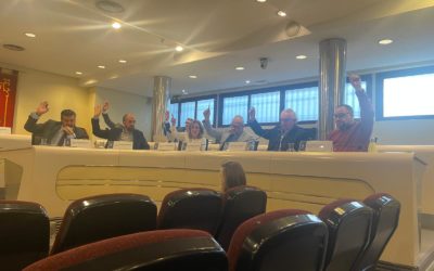 Vecinos y concejales protestan contra la severidad, exceso de rigor y prohibiciones de la alcaldesa en los plenos