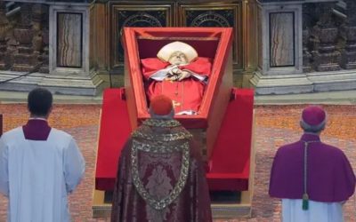 Desde Majadahonda: luces y sombras en la despedida del Papa Francisco vista por una majariega