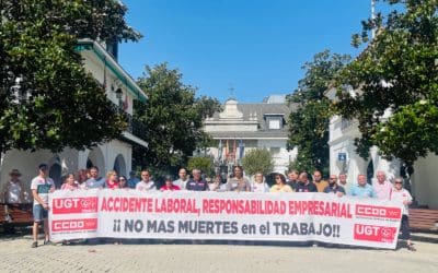 Los trabajadores guardan 1 minuto de silencio por el obrero muerto en Majadahonda: ausencia de PP y Vox
