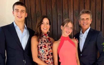 La hija del torero «El Cordobés» se gradúa en un colegio de Majadahonda: trajes de los diseñadores sevillanos Nicolás Montenegro y Mónica Méndez
