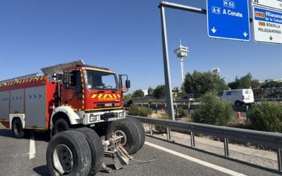 El accidente de un camión volquete en la M-503 de Majadahonda colapsa las entradas a Madrid (vídeo): el conductor de 67 años, grave