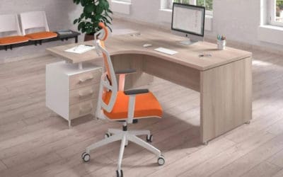 Estudios advierten sobre los efectos de estar sentado; Ofiprix apuesta por mesas elevables