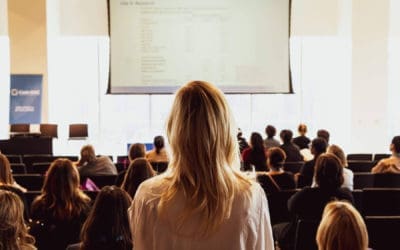 Clases de oratoria para hablar bien en público, una propuesta de formación con enfoque consciente y práctico