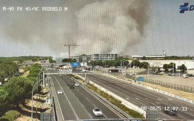Incendio en un pinar de la M-40 en el límite entre Pozuelo y Majadahonda: alerta máxima hasta el lunes por «alto riesgo»