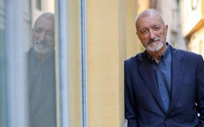 El escritor Pérez Reverte elogia al Hospital Puerta de Hierro Majadahonda y provoca un debate nacional