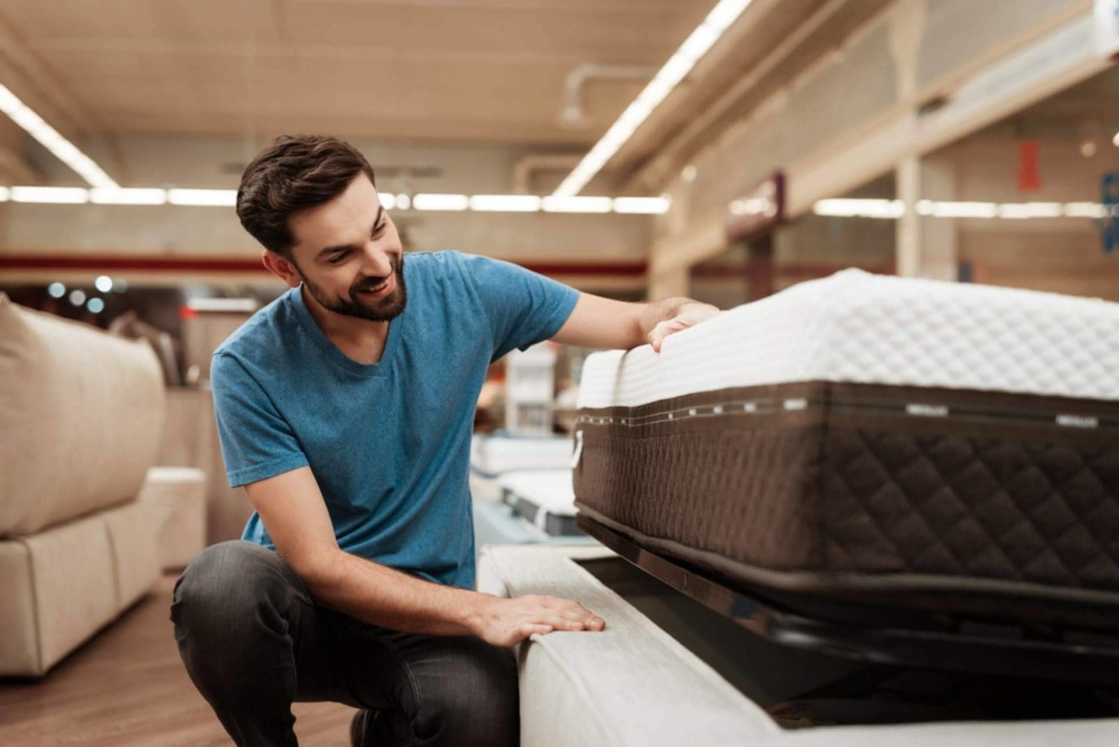 Apertura de nuevas tiendas físicas de La Tienda HOME para experiencia de compra omnicanal en muebles y descanso
