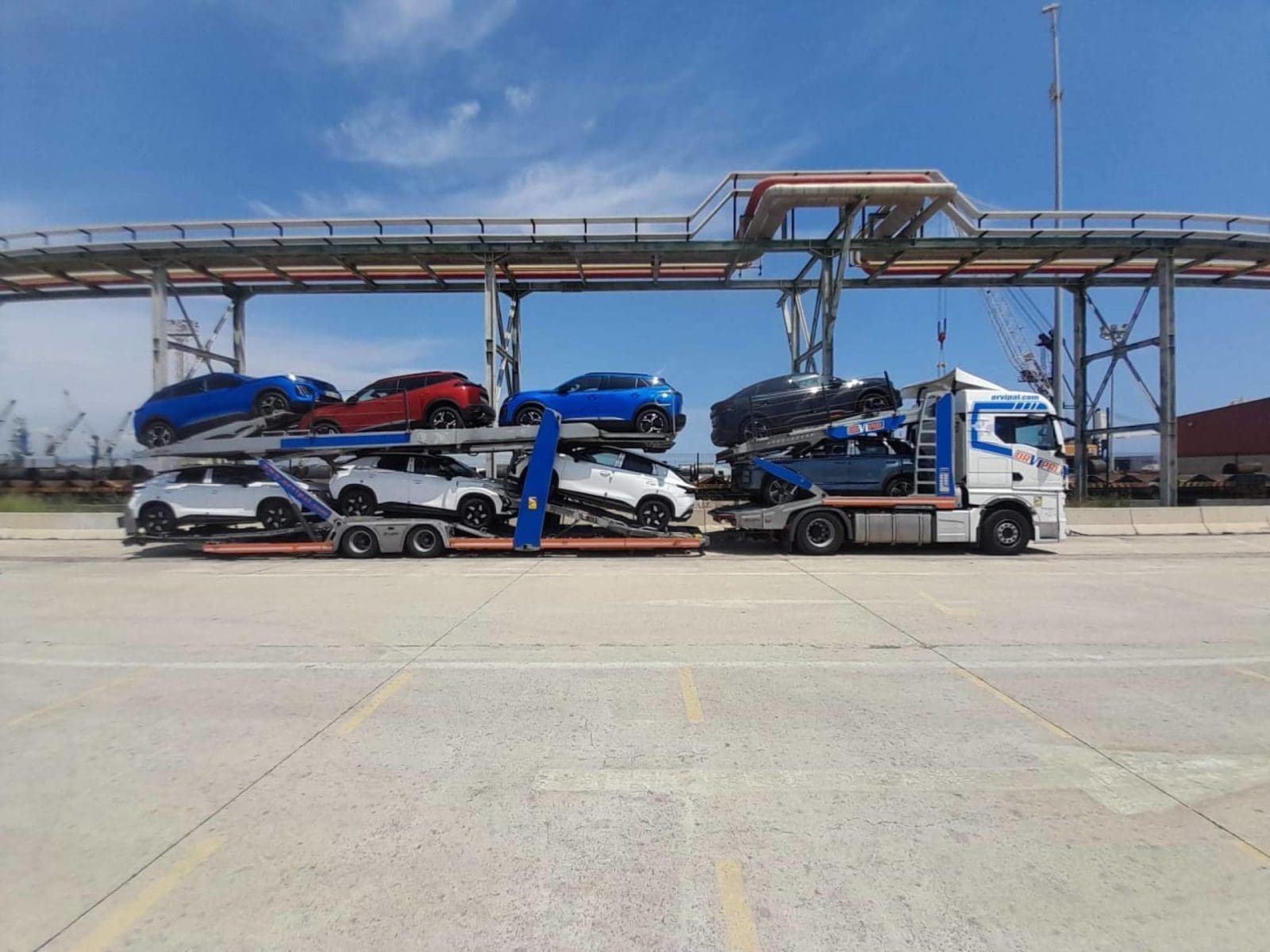 Orvipal transporta vehículos por Europa; logística avanzada