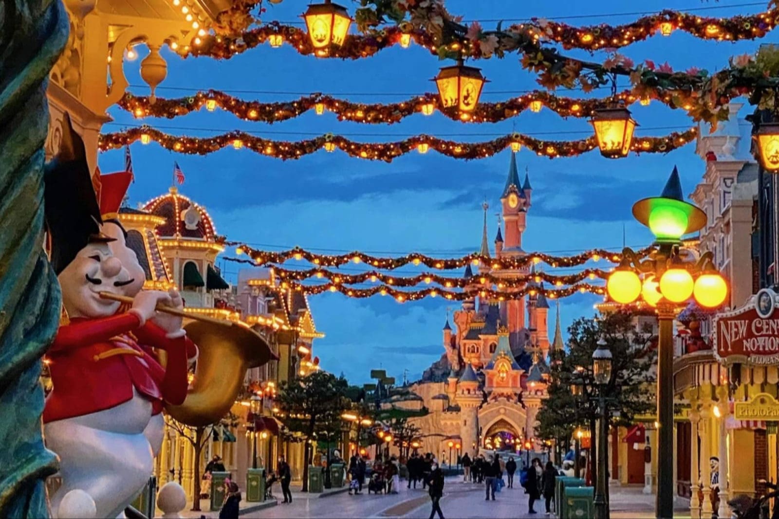 ParqueTemático.net presenta la guía para planificar la mejor visita a Disneyland Paris