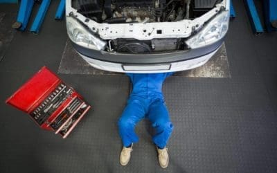 Los mecánicos, héroes invisibles del volante, más allá de las piezas y las herramientas
