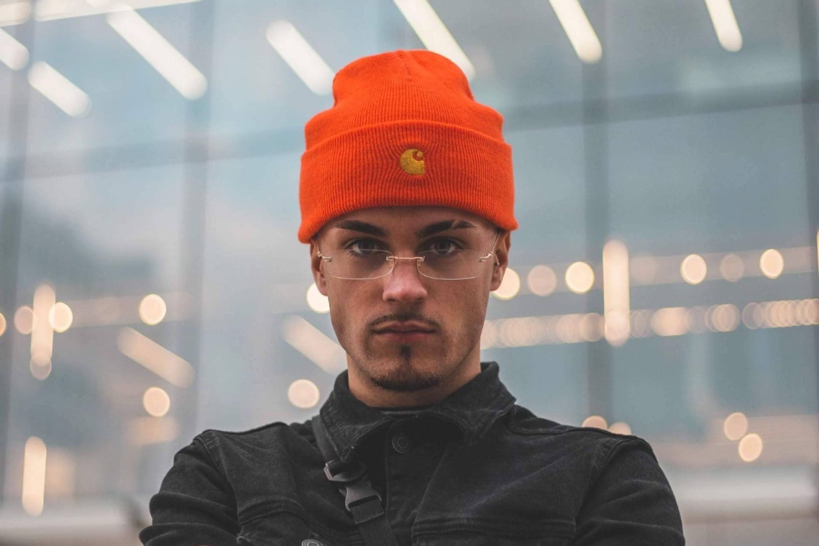 Daniel Manguez (Dasigner); el diseñador gráfico que marca la estética de la música urbana en España