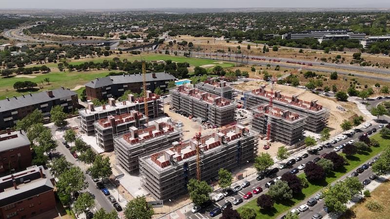 La Comunidad de Madrid sacará el 22 de octubre un concurso de 180 viviendas de alquiler en Majadahonda para 2026