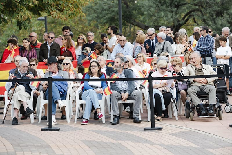Día de la Hispanidad y Fiesta del Pilar en Majadahonda 2025: 8 condecoraciones y 30 fotografías del público y asistentes
