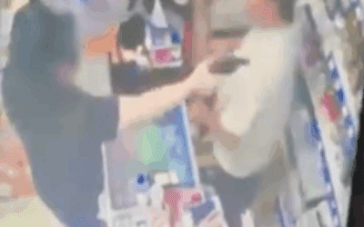 El vídeo del «ladrón chiflado» detenido en Vallecas tras robar disfrazado de Joaquín Sabina en 3 chinos de Majadahonda y Pozuelo