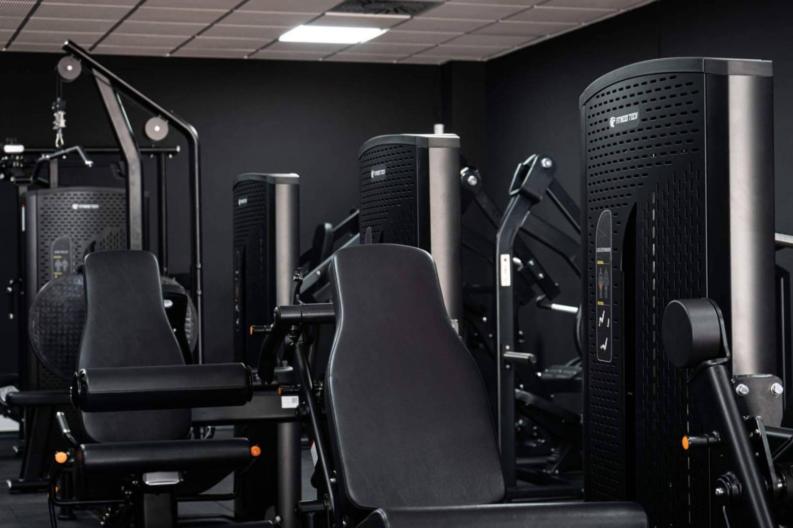 Showroom profesional de Fitness Tech en Valencia; área dedicada para gimnasios y centros deportivos