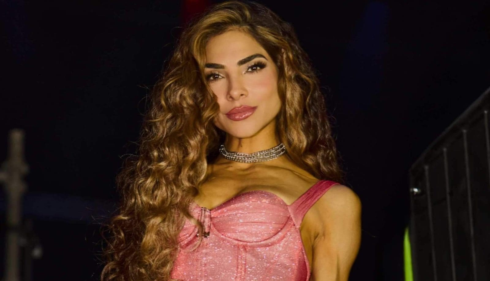 Xaman presenta sus tote bags unisex con mensajes ocultos y energía positiva