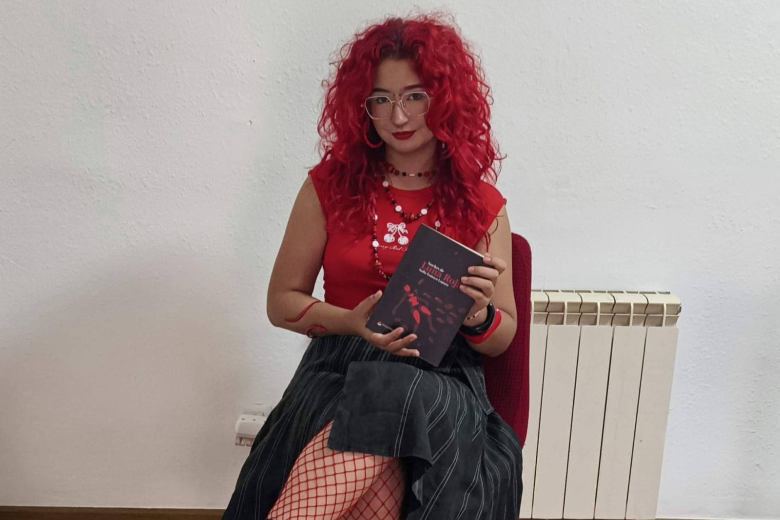 Sofía Tamayo Laguna debuta con Noches de Luna Roja; la intensidad poética de una generación que siente demasiado