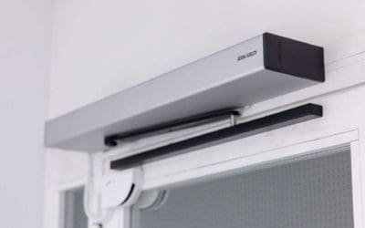 ASSA ABLOY optimiza la accesibilidad con puertas batientes automáticas de alto rendimiento