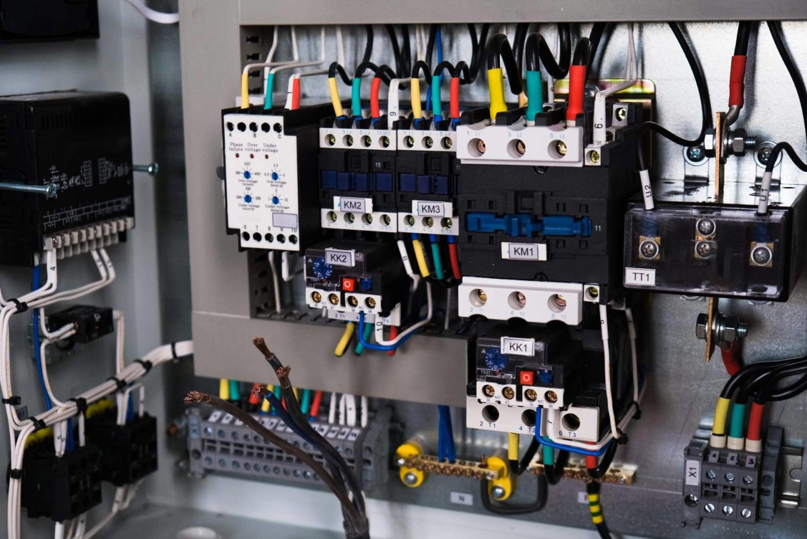 Cajas eléctricas de calidad profesional; seguridad y rendimiento sostenido