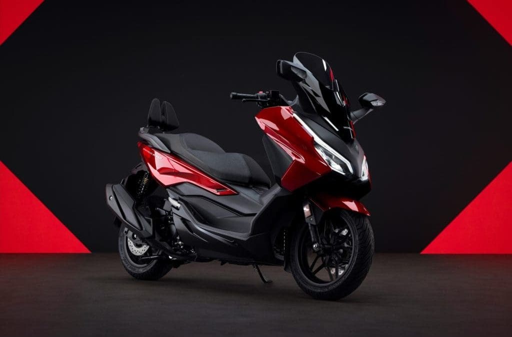 Descubre porque la Honda Forza 350 es mucho más que una scooter