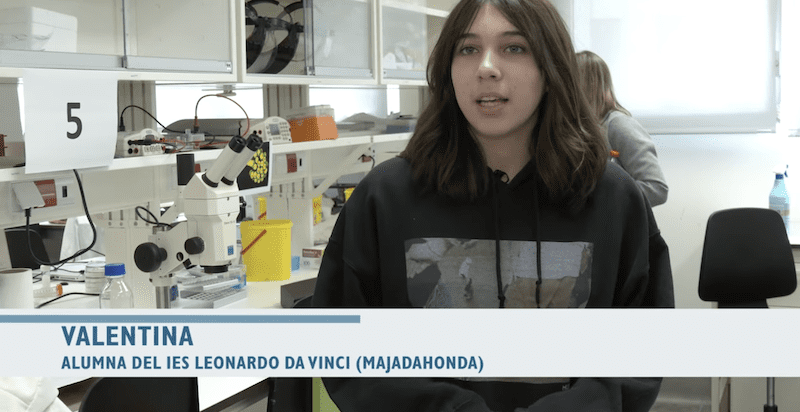Valentina, alumna del Instituto Leonardo da Vinci (Majadahonda), protagonista de la Semana de la Ciencia en el Instituto Carlos III: 200 alumnos en 7 actividades