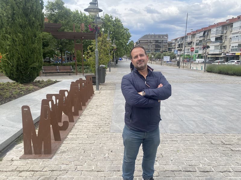 José Mª Babot: «El letrero de hierro mohoso de «Majadahonda» en la Gran Vía tiene las letras J y D al revés»