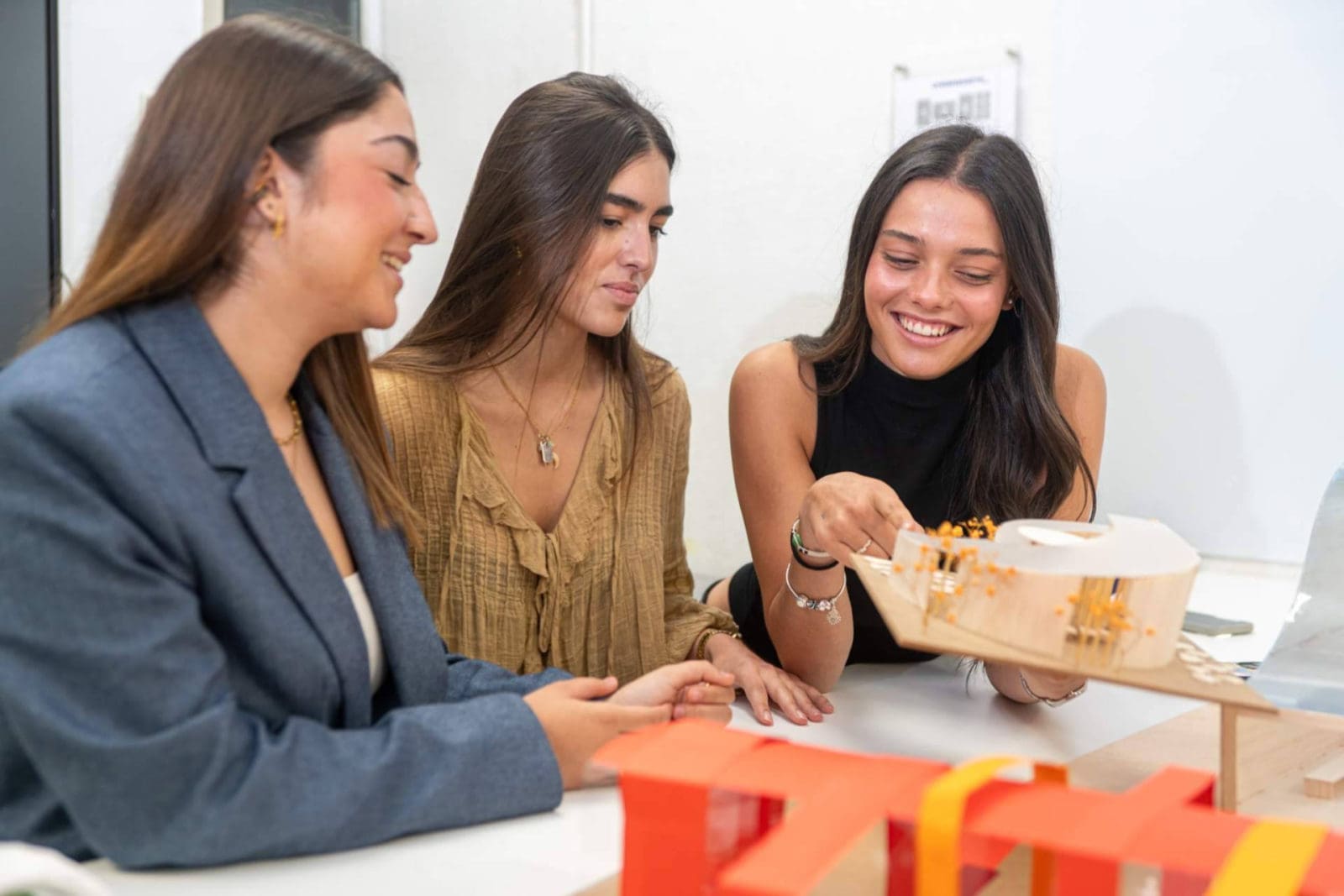 Diseñar los espacios del futuro, Creanavarra ofrece formación en interiores con un enfoque práctico
