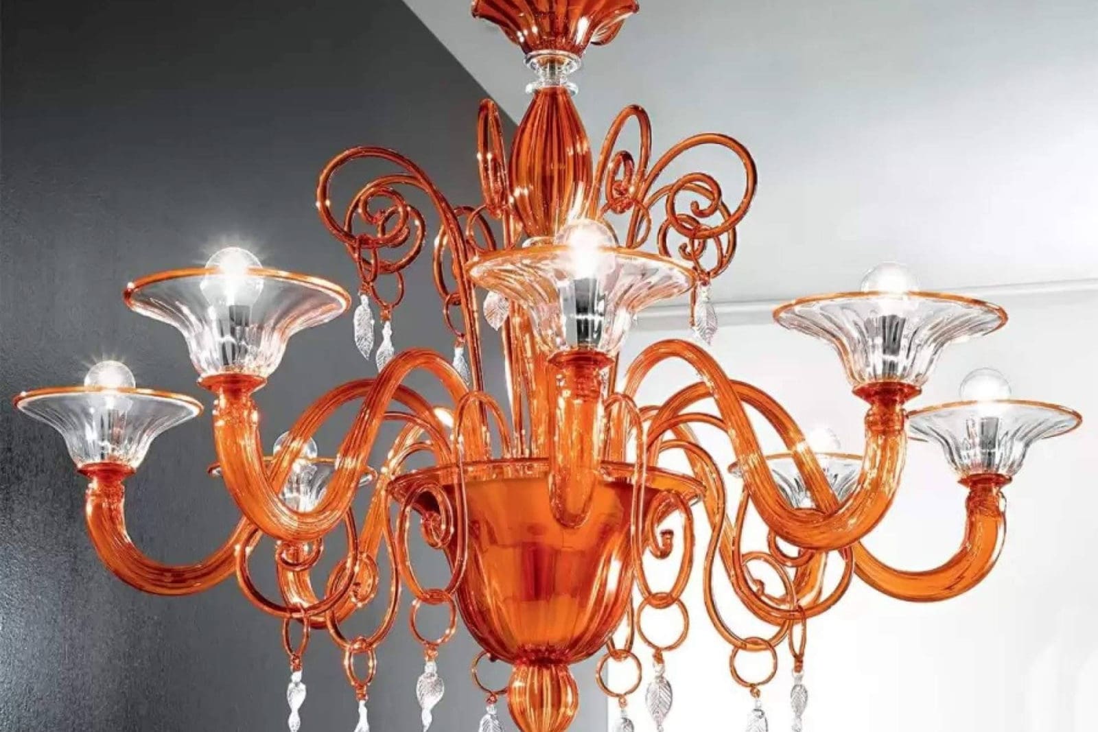 Venice Arte celebra la tradición artesanal con nuevas lámparas Murano hechas a mano