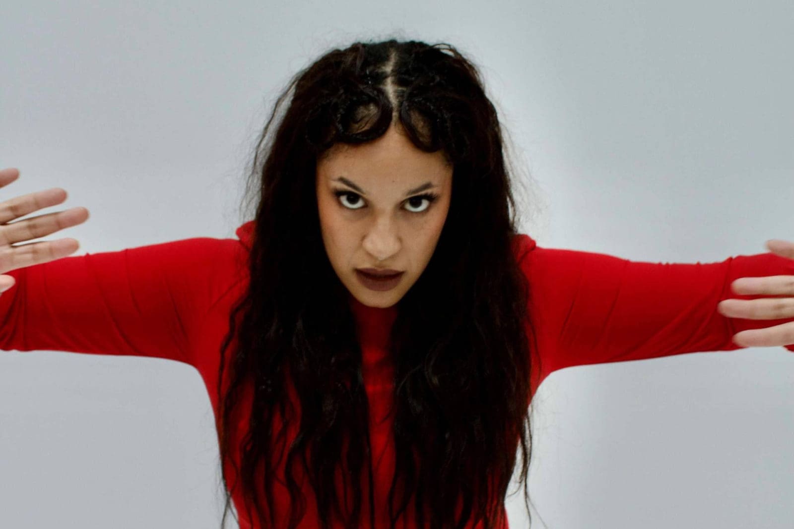 AMYNATA presenta COSAS BELLAS