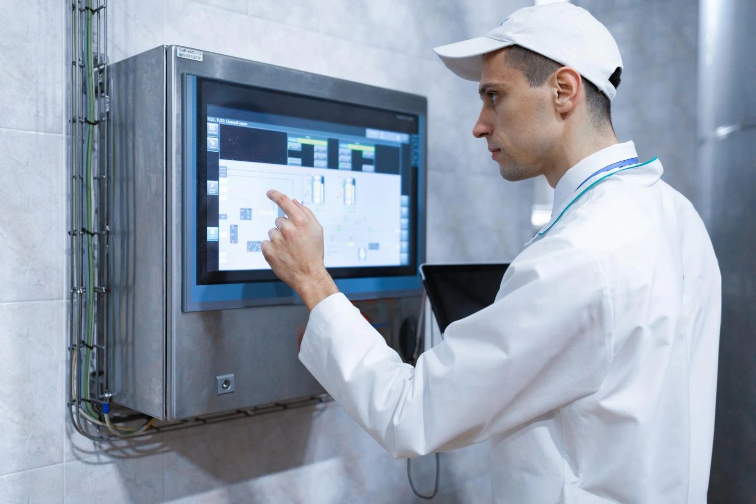 ¿Dónde se utilizan los monitores industriales en la industria moderna?