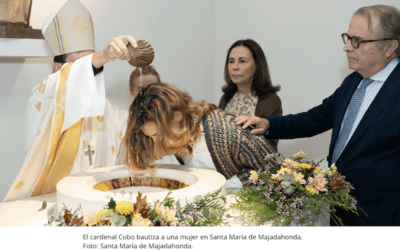 Laicos de Madrid acuden a Majadahonda para bautizarse de pie: el párroco José María Crespo (Santa María) afirma que “cada vez hay más”