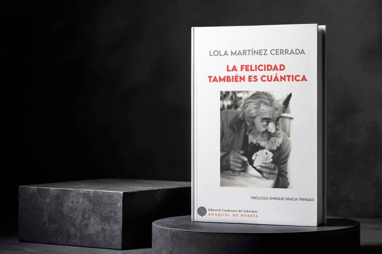 La poeta madrileña Lola Martínez Cerrada publica ‘La felicidad también es cuántica’