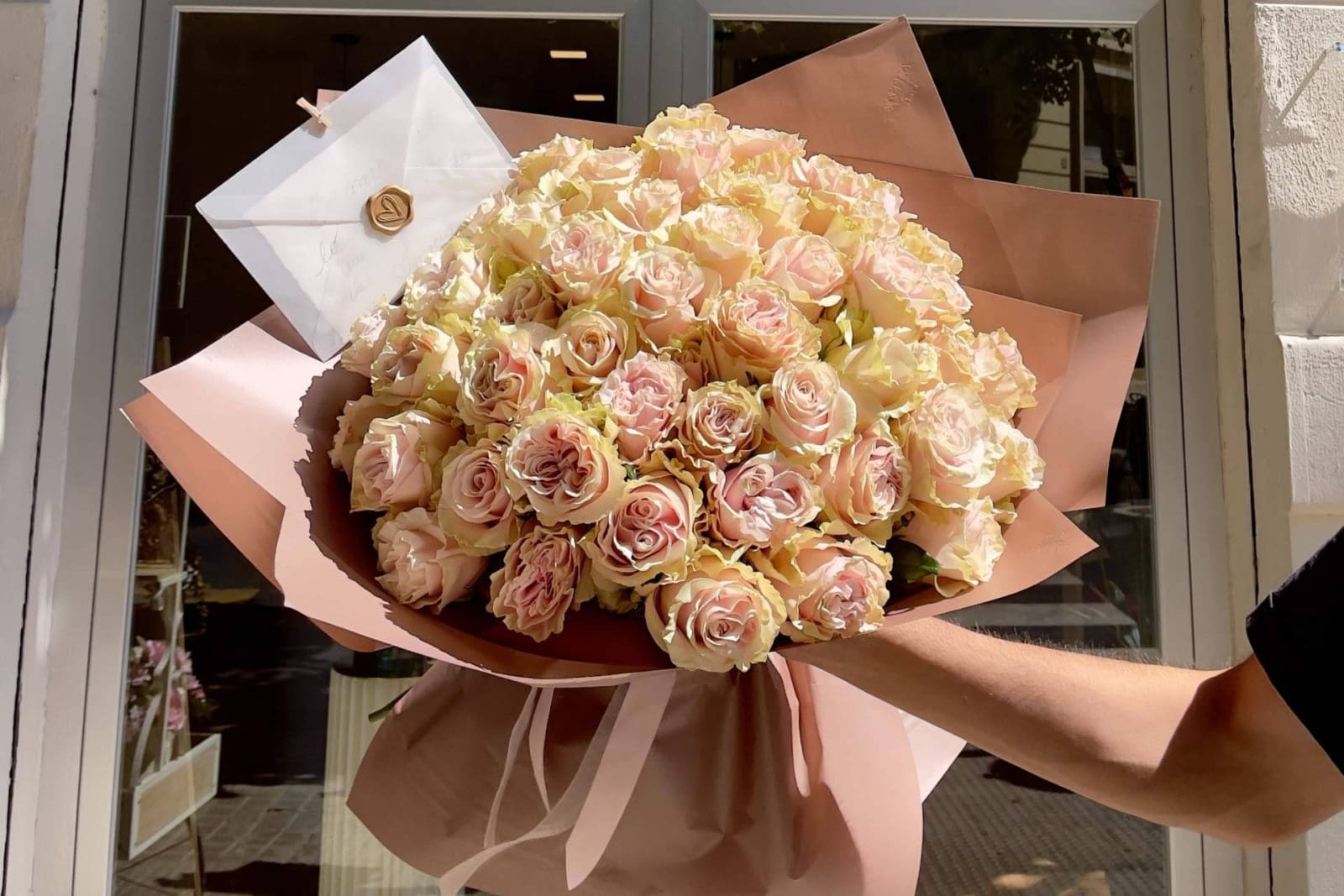 El otro lado del servicio de flores a domicilio que muchos consumidores desconocen