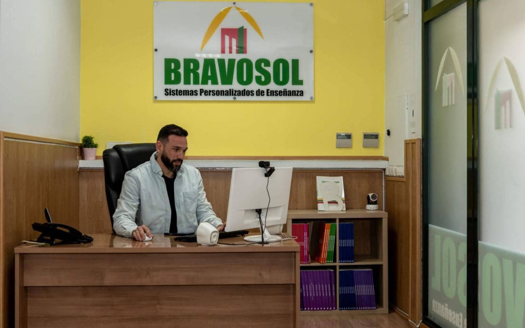 Academia Bravosol lidera la innovación pedagógica en España con su modelo de aula invertida