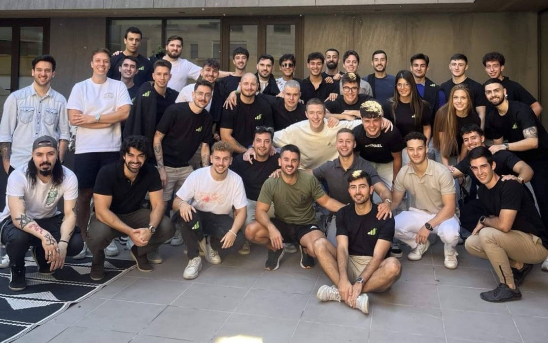 Tradeando.net, fundada por Enrique Moris, recibe el premio a la mayor academia de Europa tras superar los 60.000 alumnos