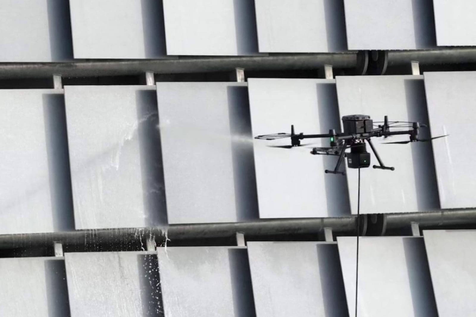Drones que limpian lo imposible; tecnología al servicio del deporte
