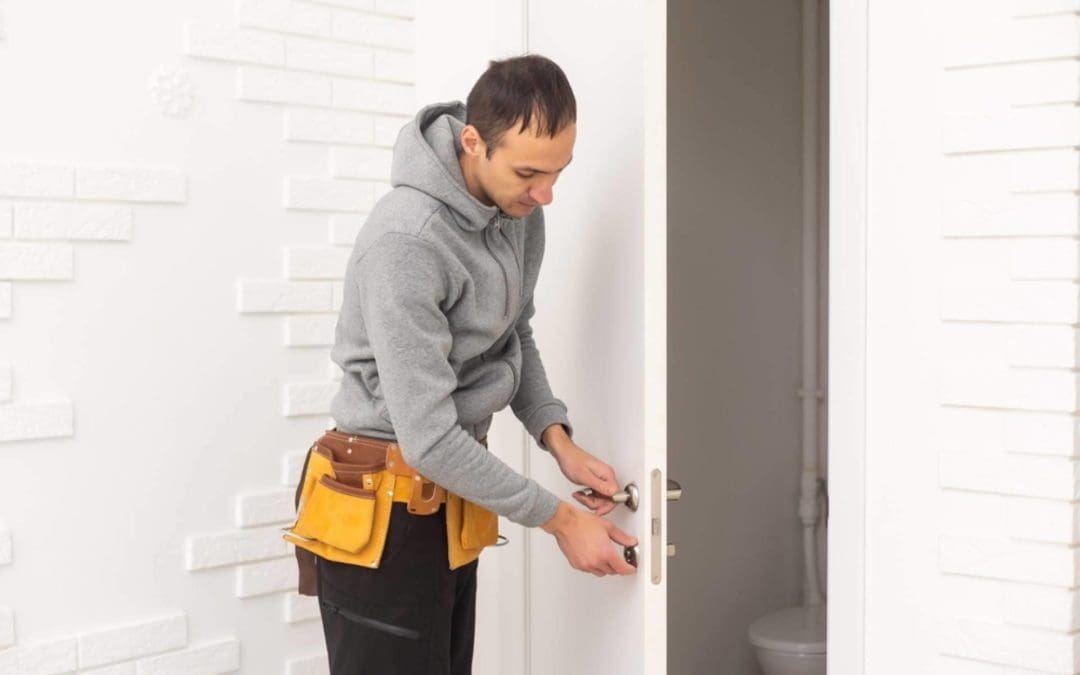 Abrir puertas a cualquier hora, el papel esencial del cerrajero urgente en entornos urbanos