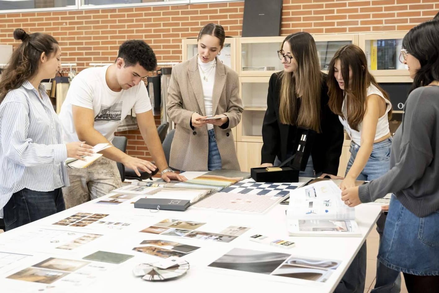 Diseño de interiores con visión de futuro, transformar espacios mediante formación especializada