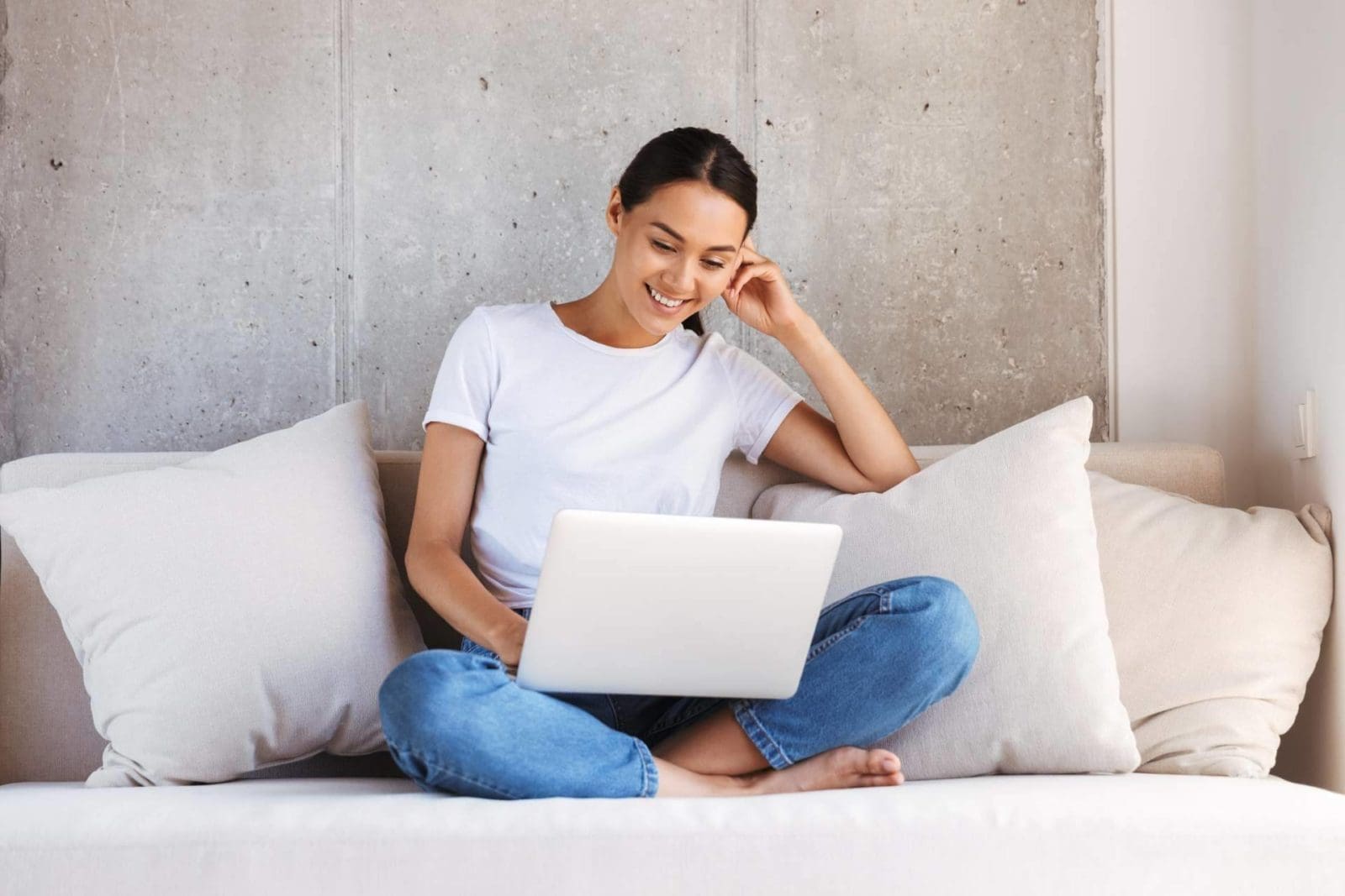 Ventajas de comprar sofás online; variedad, comodidad y ahorro