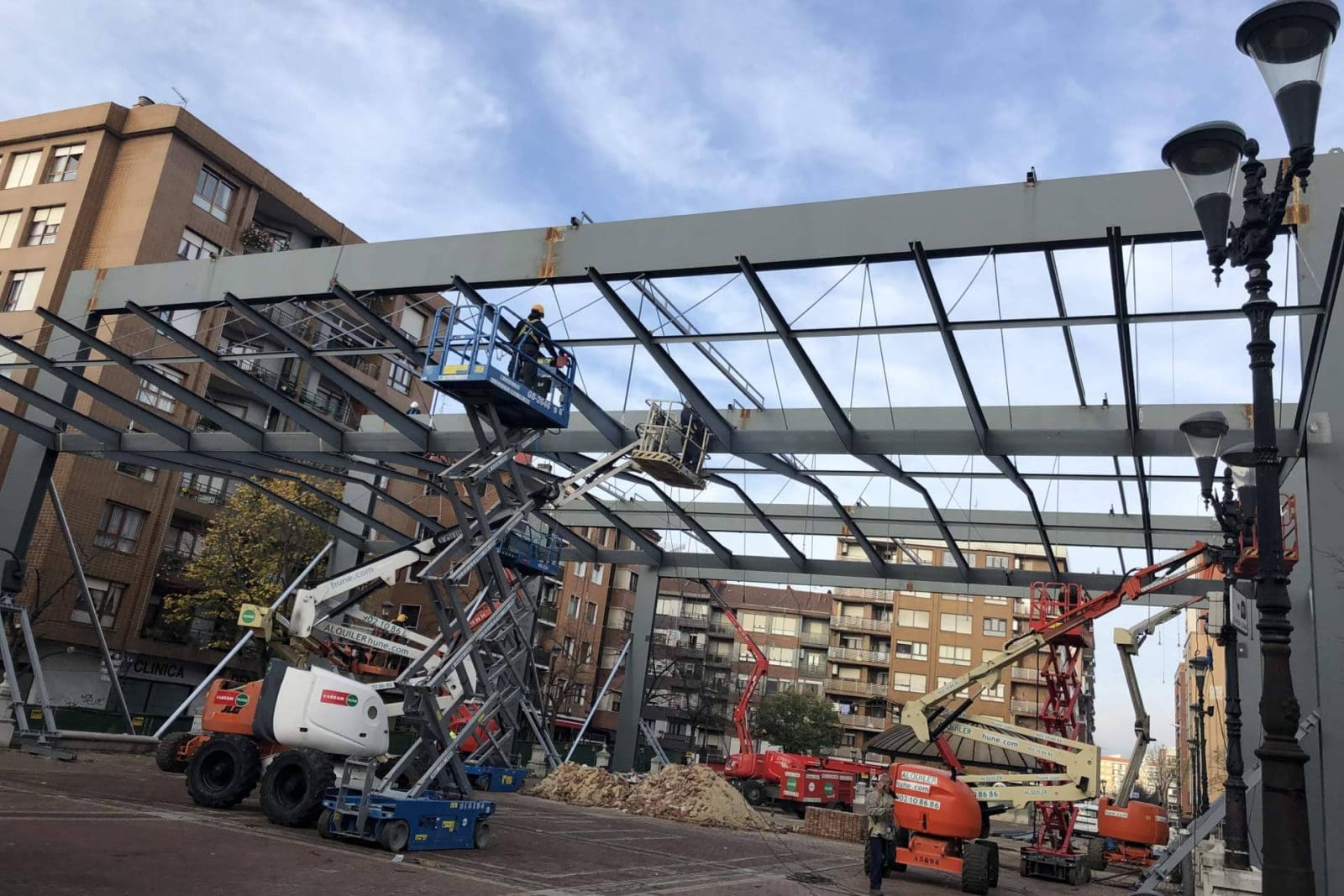 Instalaciones RPM sorprende con estructuras metálicas innovadoras en parques y plazas públicas