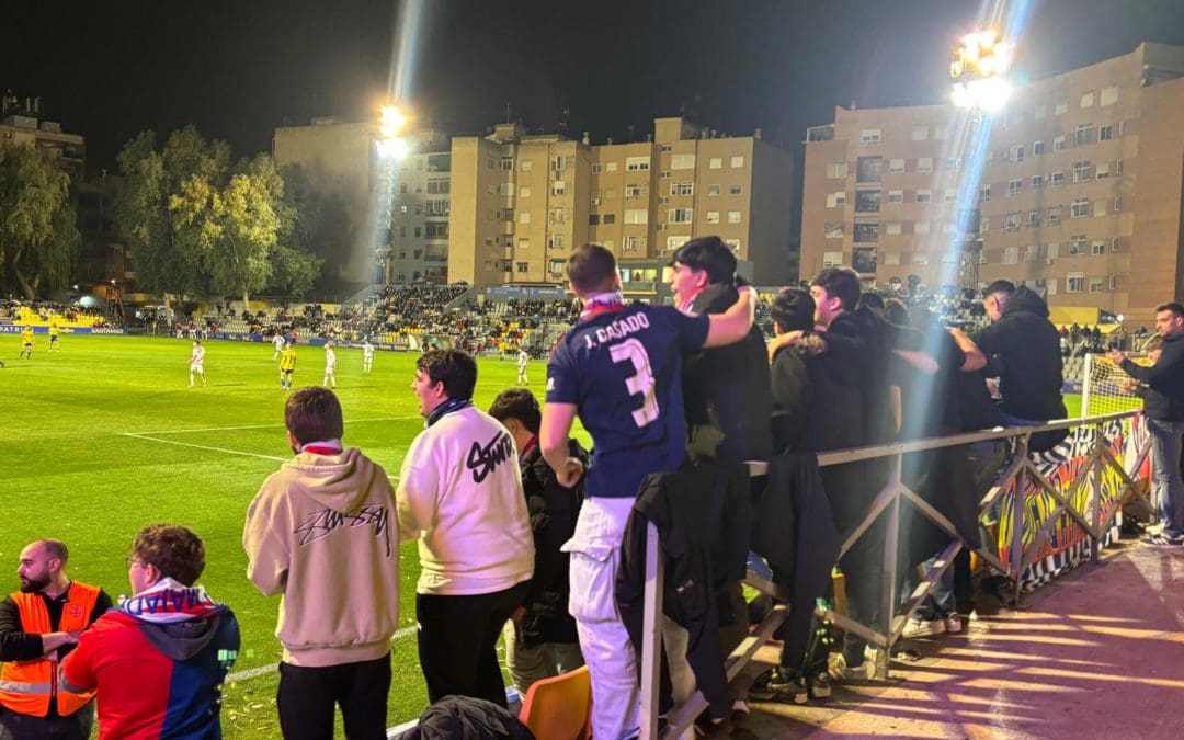 «Zambombazo» mediático rayista en Orihuela (Alicante): «La expulsión de un jugador del Rayo Majadahonda solo puso a prueba la solidez de los majariegos»